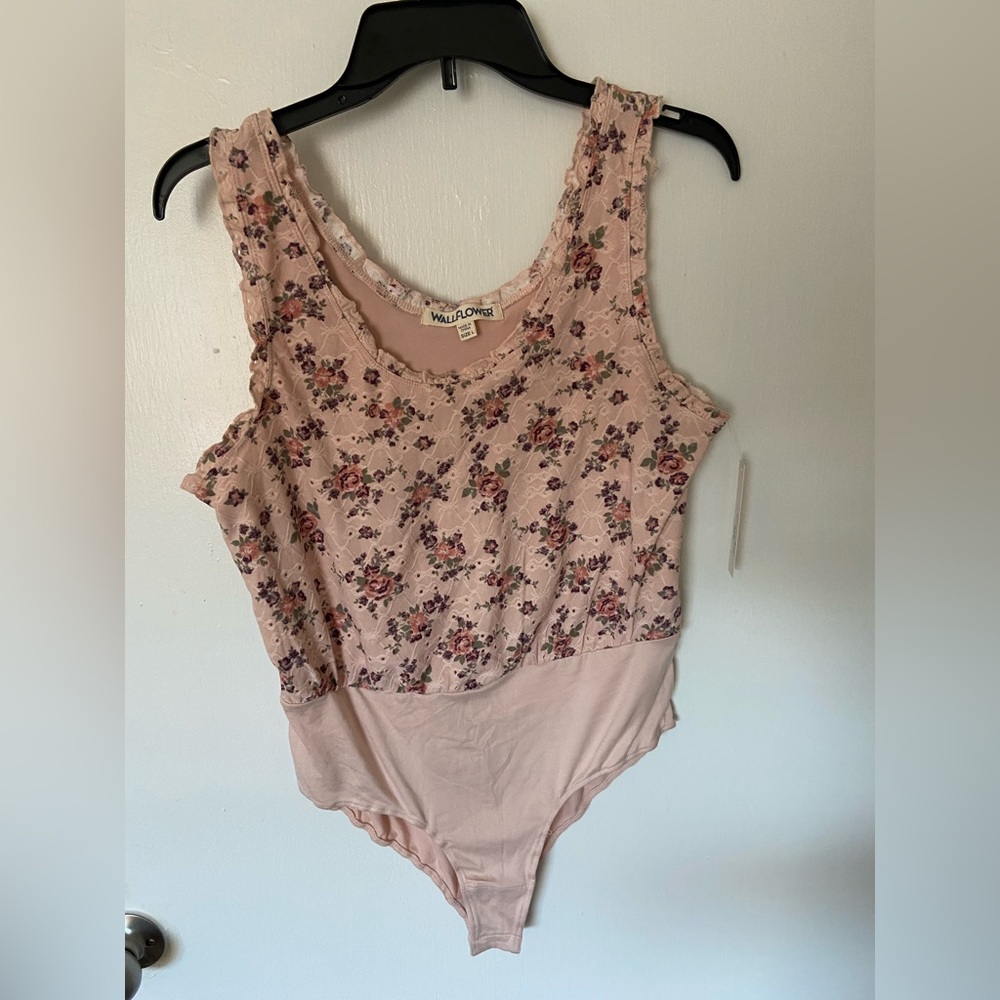NWT Floral Bodysuit By Wallflower Size Large Very Cute